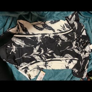 Brand new Roxy suit size medium